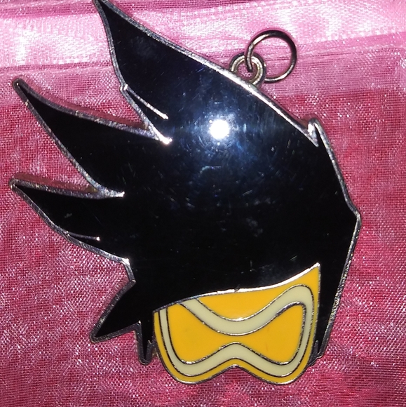 Overwatch Key Chain - Picture 2 of 3